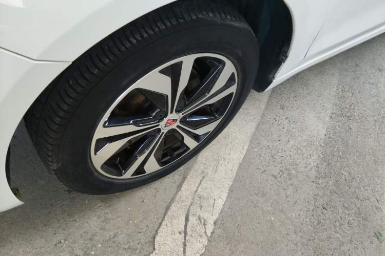 Used Roewe 360 2017 1.5L Automatic Luxury Edition Left Front Wheel Hub