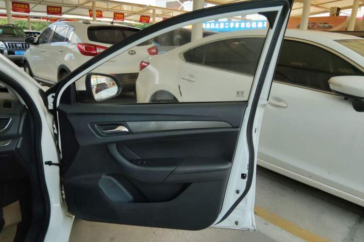 Used Roewe 360 2017 1.5L Automatic Luxury Edition Right Front Door Interior