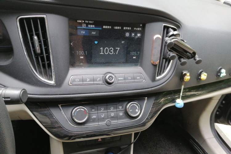 Used Roewe 360 2015 1.5L Automatic Luxury Edition Audio And AC Panel