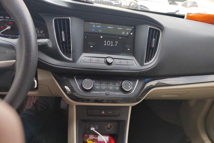 Used Roewe 360 2015 1.5L Automatic Luxury Edition Audio And AC Panel