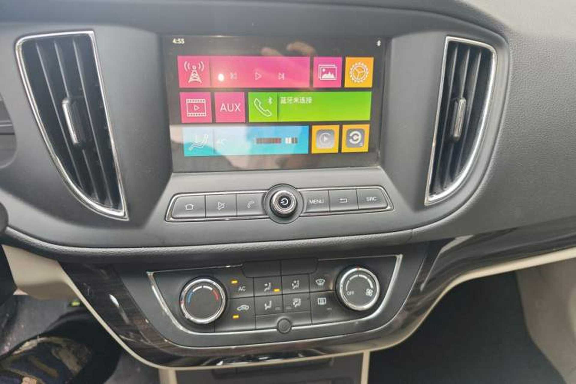 Used Roewe 360 2015 20T TST Deluxe Edition Audio And AC Panel