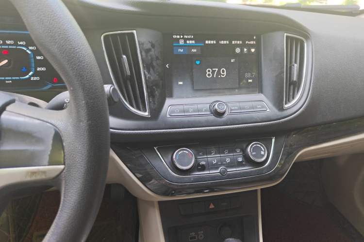 Used Roewe 360 2015 1.5L Automatic Luxury Edition Audio And AC Panel