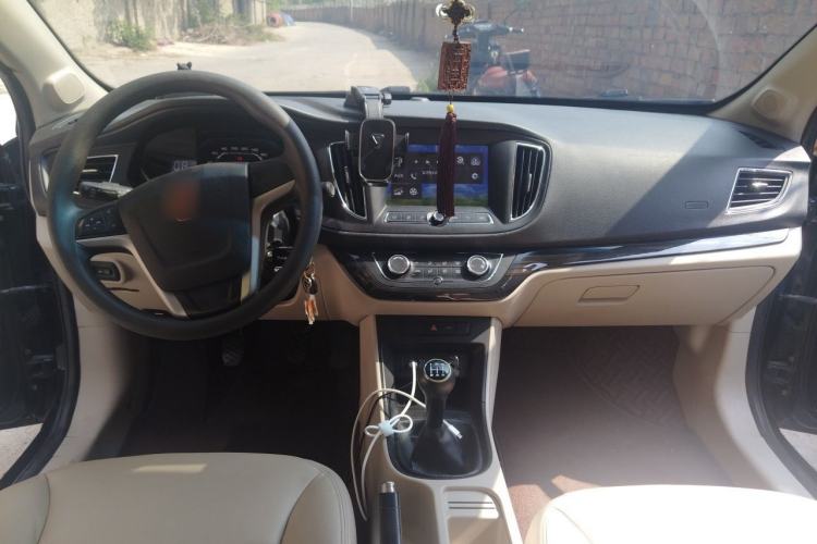 Used Roewe 360 2015 1.5L Manual Luxury Edition Center Console