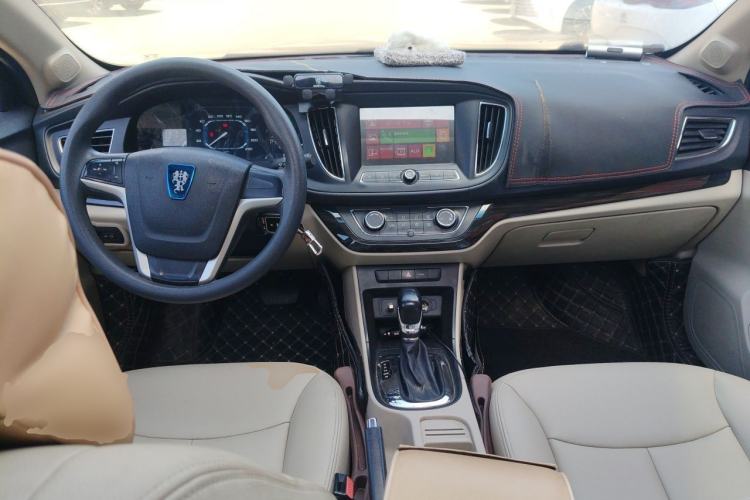 Used Roewe 360 2015 1.5L Automatic Luxury Edition Center Console