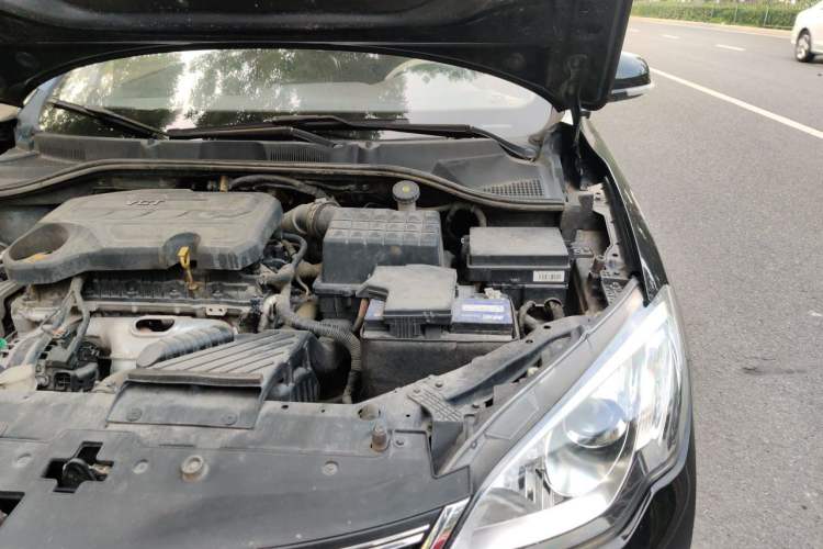 Used Roewe 360 2015 1.5L Manual Luxury Edition Engine Bay Left
