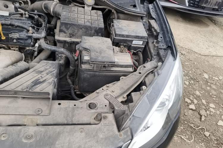 Used Roewe 360 2015 1.5L Manual Elite Edition Engine Bay Left