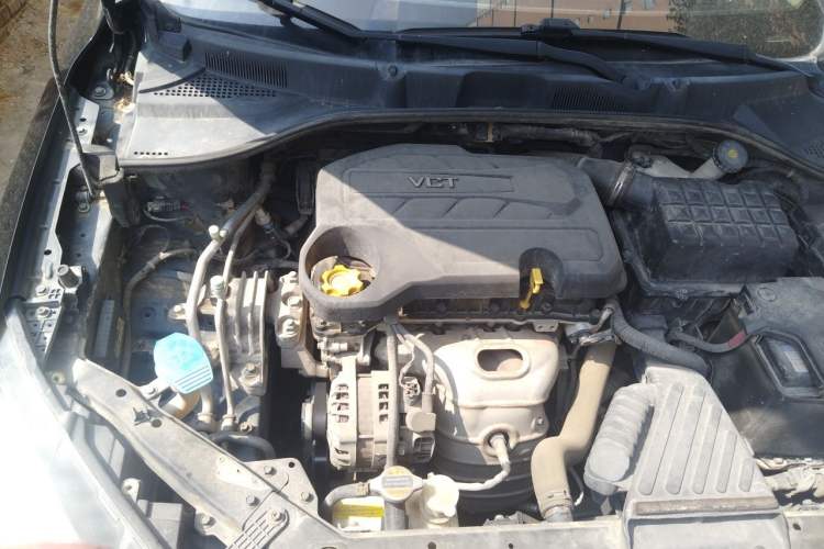 Used Roewe 360 2015 1.5L Manual Luxury Edition Engine Bay Right