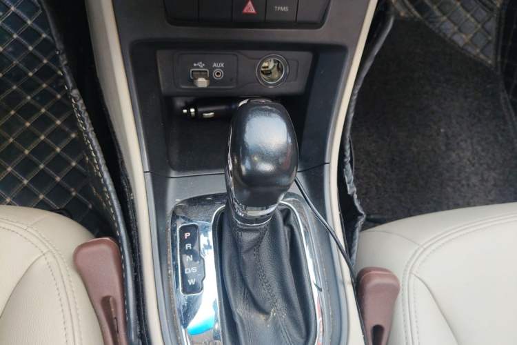 Used Roewe 360 2015 1.5L Automatic Luxury Edition Gear Lever