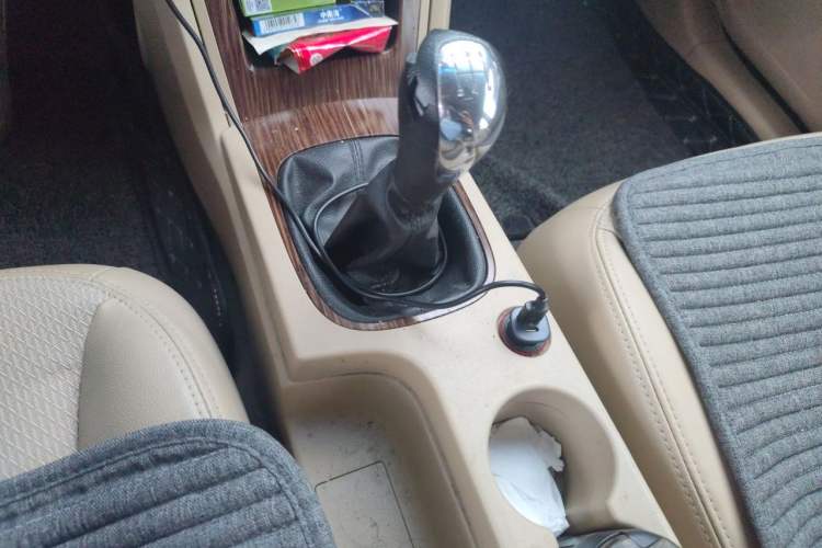 Used Roewe 360 2015 1.5L Manual Elite Edition Gear Lever