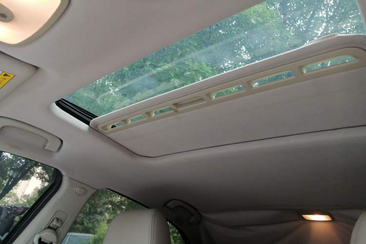 Used Roewe 360 2015 1.5L Automatic Luxury Edition Headliner