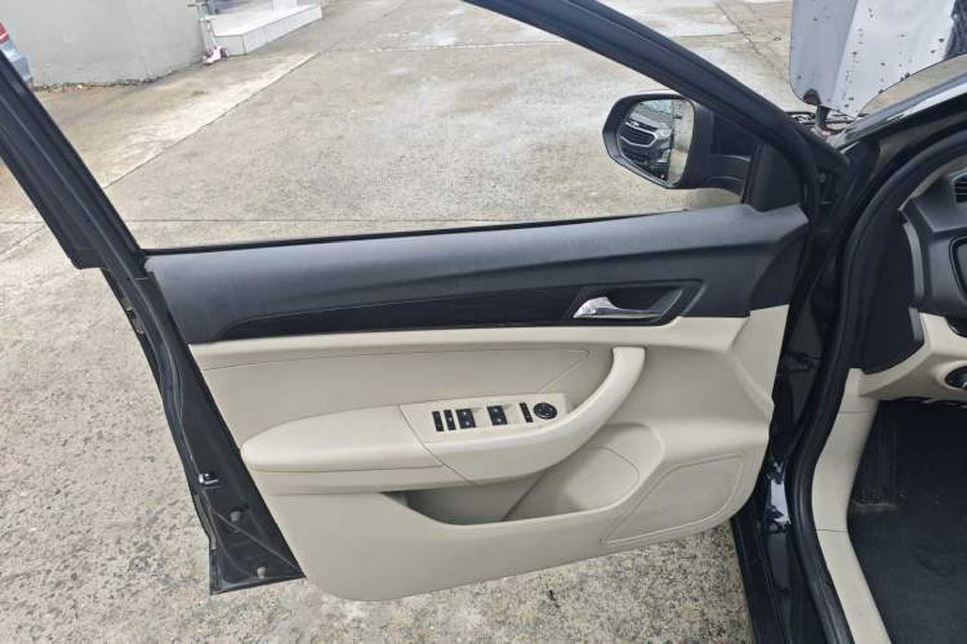 Used Roewe 360 2015 20T TST Deluxe Edition Left Front Door Interior
