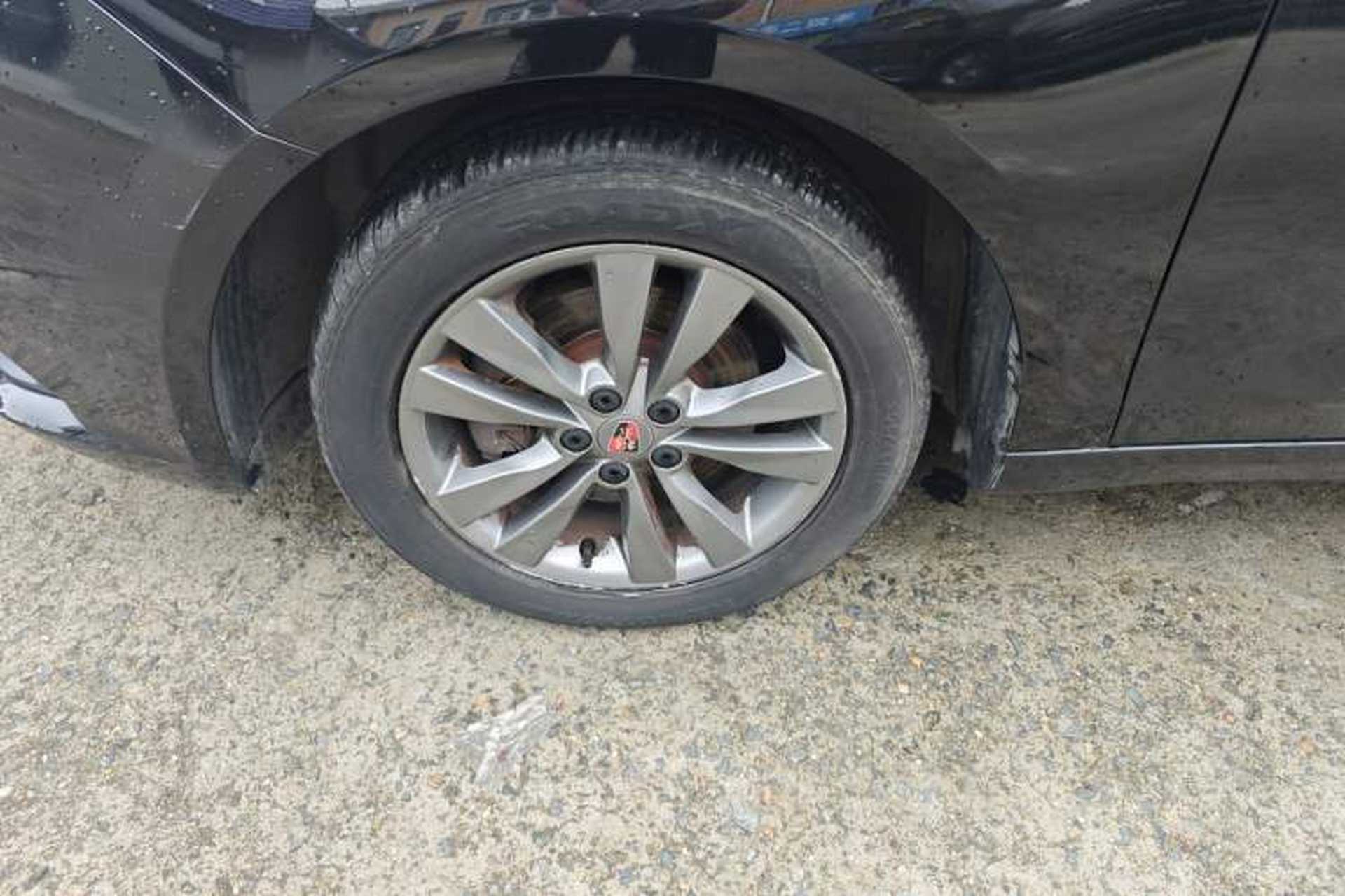 Used Roewe 360 2015 20T TST Deluxe Edition Left Front Wheel Hub