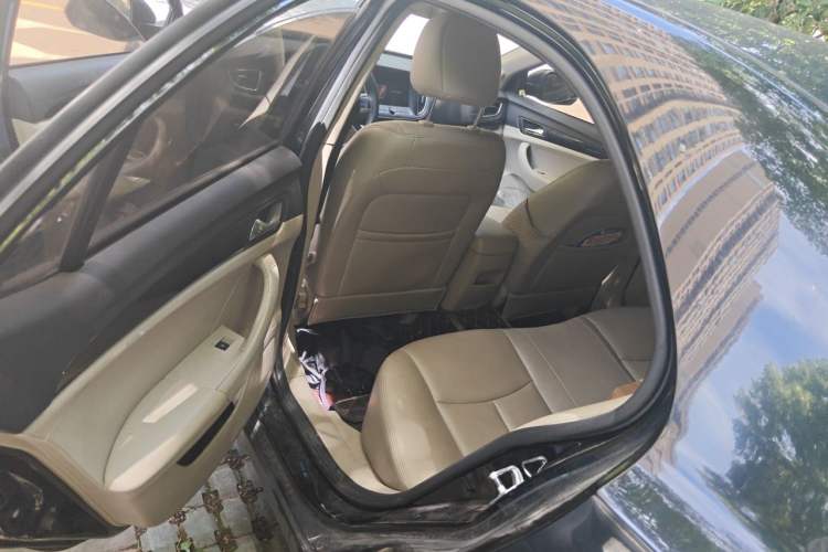 Used Roewe 360 2015 1.5L Automatic Luxury Edition Left Rear Seat