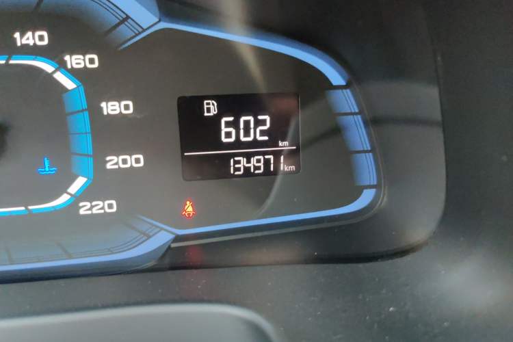 Used Roewe 360 2015 1.5L Manual Luxury Edition Odometer Close Up