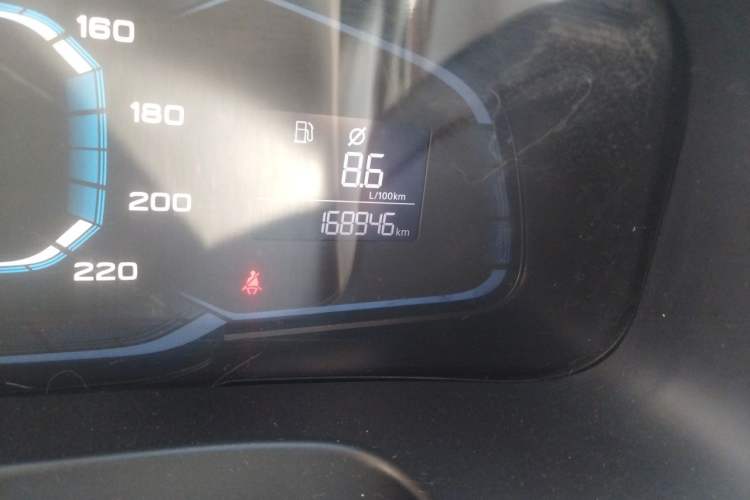 Used Roewe 360 2015 1.5L Manual Luxury Edition Odometer Close Up
