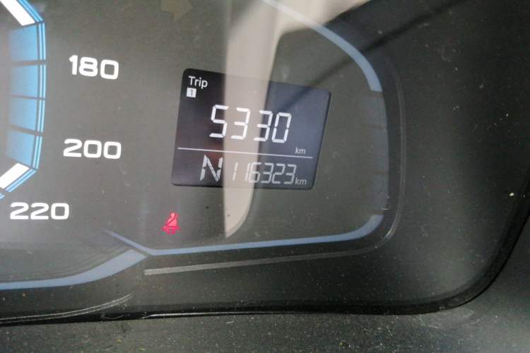 Used Roewe 360 2015 1.5L Automatic Luxury Edition Odometer Close Up