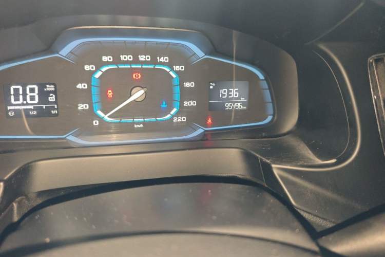 Used Roewe 360 2015 1.5L Manual Luxury Edition Odometer Close Up
