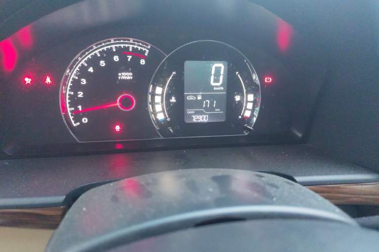 Used Roewe 360 2015 1.5L Manual Elite Edition Odometer Close Up