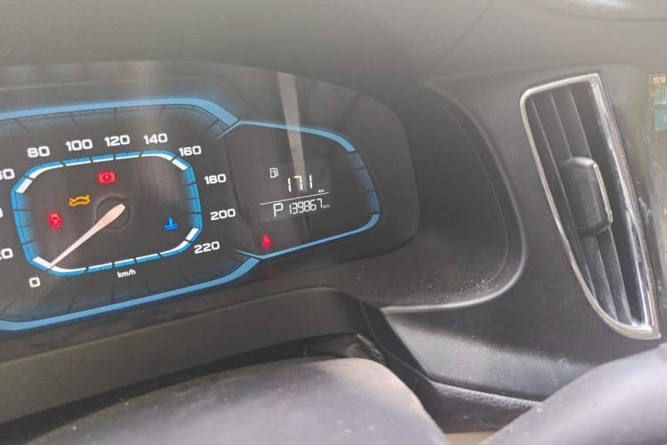 Used Roewe 360 2015 1.5L Automatic Luxury Edition Odometer Close Up