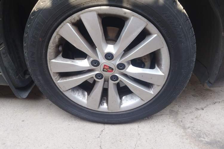 Used Roewe 360 2015 1.5L Manual Luxury Edition Right Front Wheel Hub