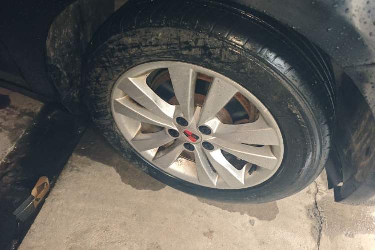 Used Roewe 360 2015 1.5L Manual Luxury Edition Right Front Wheel Hub