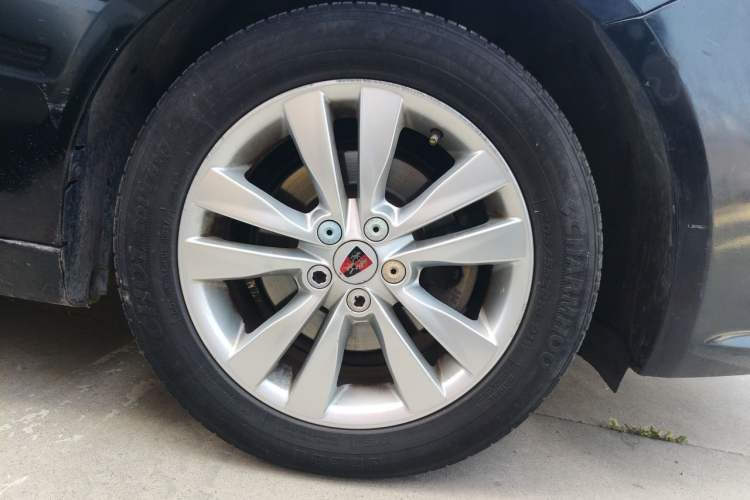 Used Roewe 360 2015 1.5L Automatic Luxury Edition Right Front Wheel Hub