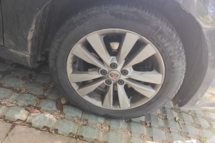 Used Roewe 360 2015 1.5L Automatic Luxury Edition Right Front Wheel Hub