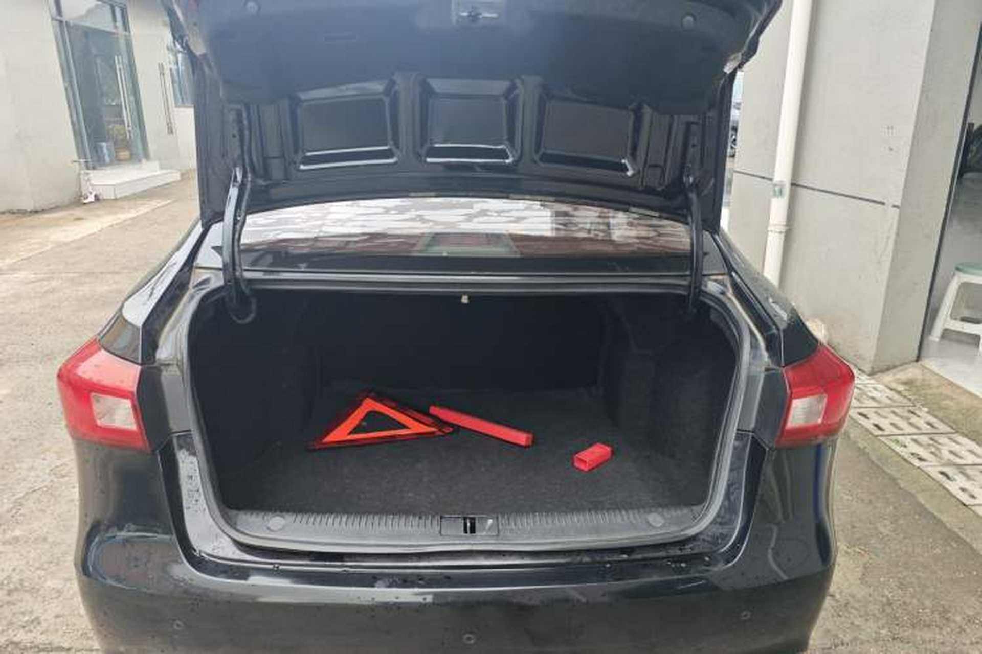 Used Roewe 360 2015 20T TST Deluxe Edition Trunk