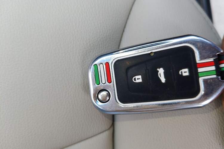 Used Roewe 360 2015 1.5L Automatic Luxury Edition Vehicle Key