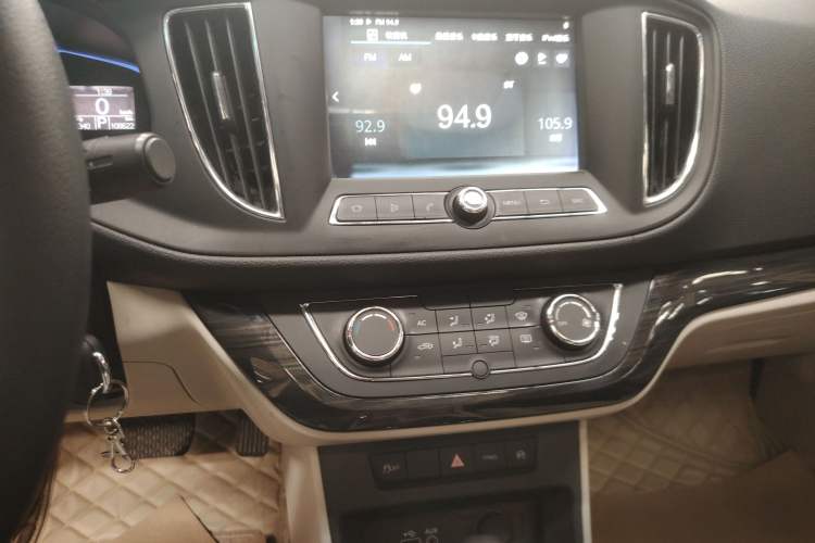 Used Roewe 360 2015 20T TST Deluxe Edition Audio And AC Panel