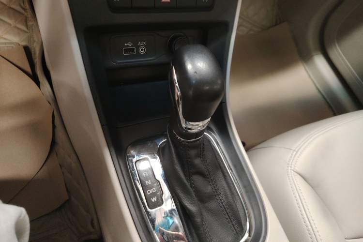 Used Roewe 360 2015 20T TST Deluxe Edition Gear Lever