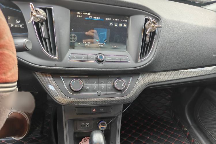 Used Roewe 360 2015 1.5L Automatic Luxury Edition Interior 2