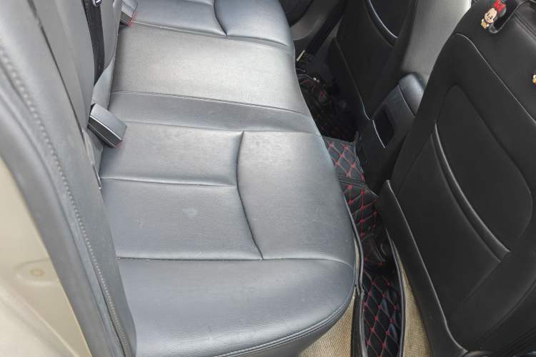 Used Roewe 360 2015 1.5L Automatic Luxury Edition Interior 7