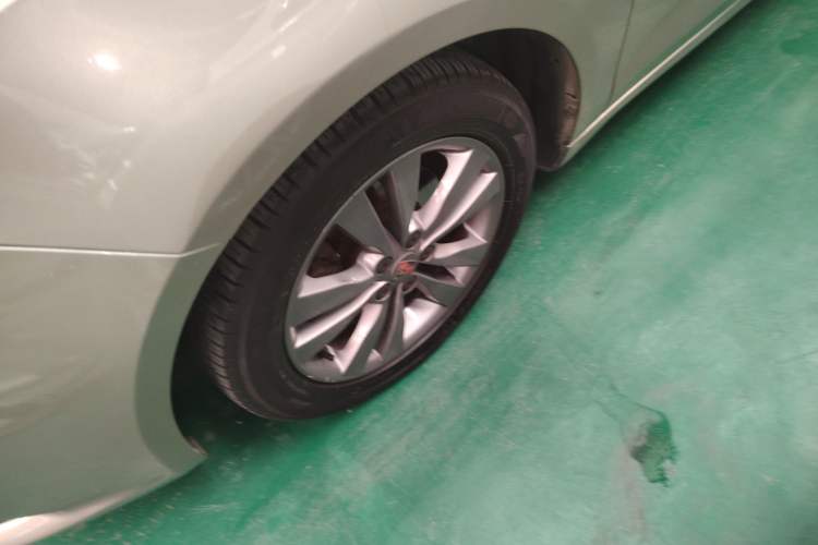 Used Roewe 360 2015 20T TST Deluxe Edition Left Front Wheel Hub