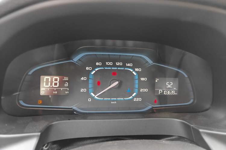 Used Roewe 360 2015 1.5L Automatic Luxury Edition Odometer Close Up