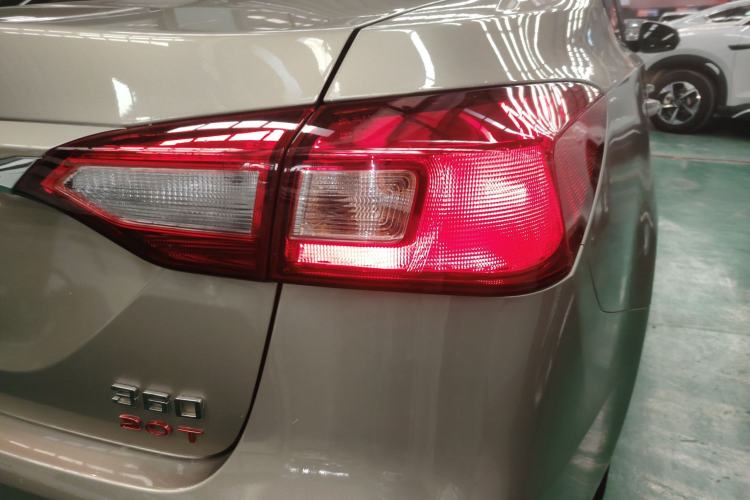 Used Roewe 360 2015 20T TST Deluxe Edition Right Rear Taillight