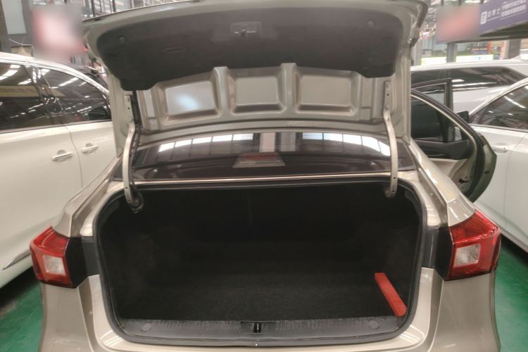 Used Roewe 360 2015 20T TST Deluxe Edition Trunk