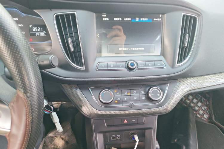 Used Roewe 360 2015 1.5L Manual Luxury Edition Audio And AC Panel
