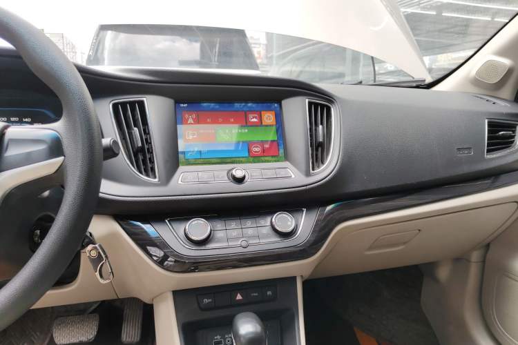 Used Roewe 360 2015 20T TST Deluxe Edition Audio And AC Panel