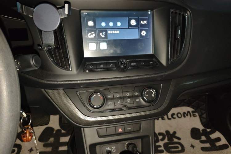 Used Roewe 360 2015 1.5L Automatic Luxury Edition Audio And AC Panel