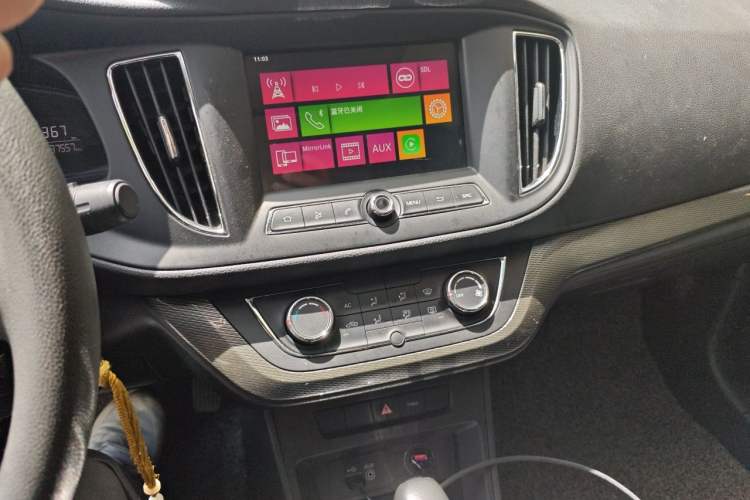 Used Roewe 360 2015 1.5L Automatic Luxury Edition Audio And AC Panel