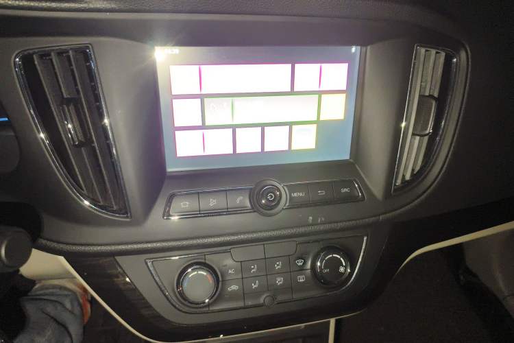 Used Roewe 360 2015 1.5L Automatic Luxury Edition Audio And AC Panel