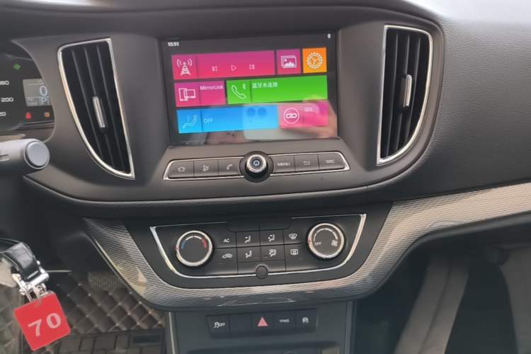 Used Roewe 360 2015 20T TST Deluxe Edition Audio And AC Panel