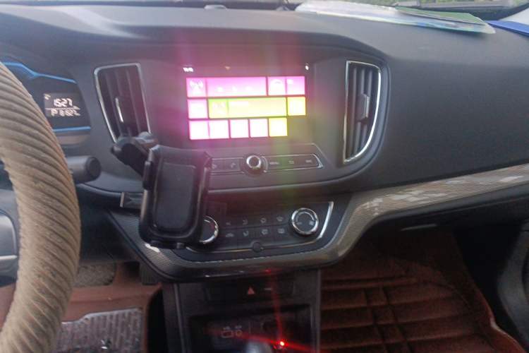 Used Roewe 360 2015 1.5L Automatic Luxury Edition Audio And AC Panel