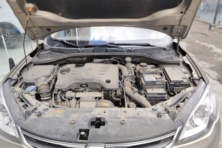 Used Roewe 360 2015 20T TST Deluxe Edition Engine Bay