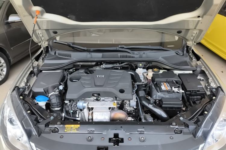 Used Roewe 360 2015 20T TST Deluxe Edition Engine Bay