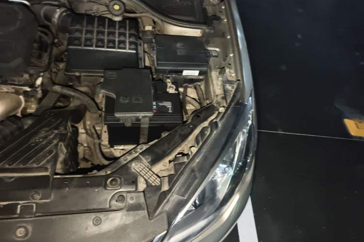 Used Roewe 360 2015 1.5L Automatic Luxury Edition Engine Bay Left