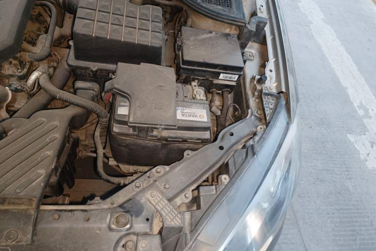 Used Roewe 360 2015 1.5L Manual Luxury Edition Engine Bay Left