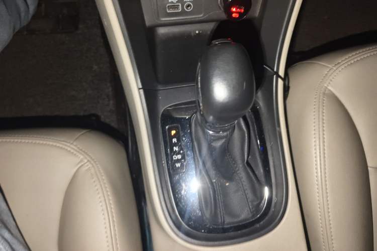 Used Roewe 360 2015 1.5L Automatic Luxury Edition Gear Lever