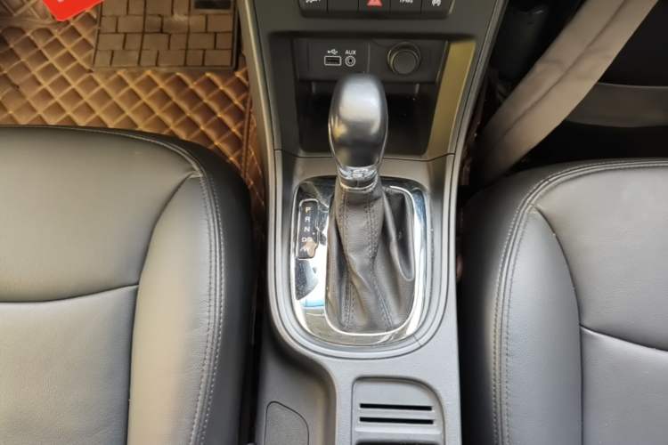 Used Roewe 360 2015 20T TST Deluxe Edition Gear Lever